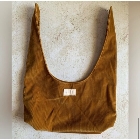 Merit Beauty Corduroy makeup bag - Picture 10 of 14